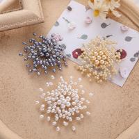 Kunststoff-Perlen-Brosche, Zinklegierung, mit Kunststoff Perlen, Blume, verschiedene Stile für Wahl & für Frau, keine, 85*85mm,78*78mm, verkauft von PC