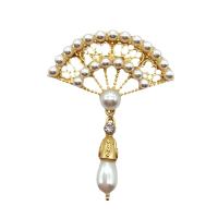 Broche Perle en plastique, alliage de zinc, avec perle de plastique, Placage de couleur d'or, pour femme & avec strass & creux Vendu par lot