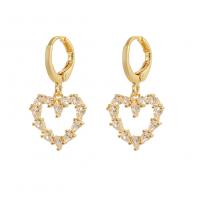 Huggie Hoop Drop Earring, laiton, coeur, Placage de couleur d'or, pavé de micro zircon & pour femme & creux Vendu par paire