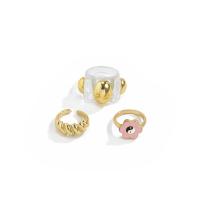 Anillo de dedo de aleación de Zinc acrílico, con plástico recubierto de cobre & Acrílico, chapado en color dorado, tres piezas & para mujer & esmalte, 17mm, 18mm, tamaño:6.5-8, Vendido por Set