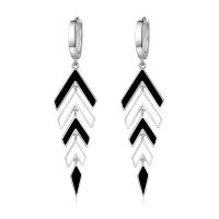 laiton Boucles d'oreilles pendantes Hoop Huggie, Plaqué de platine, vernis d'étuvage & pour femme, blanc et noir Vendu par paire