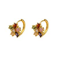 Brass Huggie Anneau d'oreille, laiton, fleur, Plaqué or 18K, pavé de micro zircon & pour femme, multicolore Vendu par paire