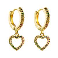 Huggie Hoop Drop Earring, laiton, coeur, Placage de couleur d'or, pavé de micro zircon & pour femme & creux, multicolore Vendu par paire