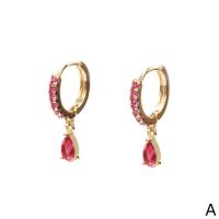 Huggie Hoop Drop Earring, laiton, Placage de couleur d'or, pavé de micro zircon & pour femme, plus de couleurs à choisir, Vendu par paire