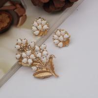 Zinc Alloy Jewelry Brooch, Flower, gold color plated & for woman & enamel & with rhinestone 
