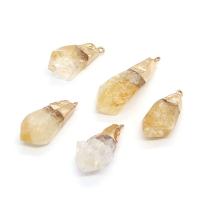 perles de citrine Pendentif, avec laiton, Irrégulière, Placage de couleur d'or, unisexe, Jaune, 15x30- Vendu par PC