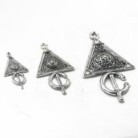 Bijoux pendentifs en Zinc alliage , alliage de zinc, triangle, Plaqué de couleur d'argent, DIY & normes différentes pour le choix, Vendu par PC