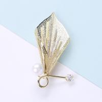 Cubic Zirconia Brooch, Brass, with Plastic Pearl, Leaf, real gold plated, fashion jewelry & micro pave cubic zirconia & for woman, golden 
