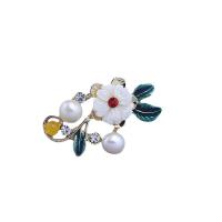 Rhinestone Zinc Alloy Brooch, with Freshwater Shell & Freshwater Pearl, Flower, for woman & enamel & with rhinestone & hollow, white 