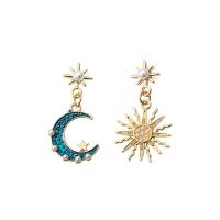 asymmetrische Ohrringe, Zinklegierung, mit Kunststoff Perlen, Mond, goldfarben plattiert, für Frau & Emaille, 20x35mm, verkauft von Paar