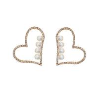 Zinc Alloy Rhinestone Stud Earring, with Plastic Pearl, Heart, fashion jewelry & for woman & with rhinestone, golden, 42mm 