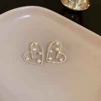 Zinc Alloy Rhinestone Stud Earring, with Plastic Pearl, Heart, fashion jewelry & for woman & with rhinestone, 28-30mm 