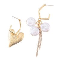 asymmetrische Ohrringe, Zinklegierung, mit Kunststoff Perlen, goldfarben plattiert, für Frau, goldfarben, verkauft von Paar