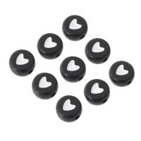 Schmelz Acryl Perlen, flache Runde, DIY & mit einem Muster von Herzen & Emaille, weiß und schwarz, 7x7x4mm, Bohrung:ca. 1mm, verkauft von Tasche