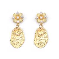 Plastic Pearl Zinc Alloy Earring, with Plastic Pearl, Flower, gold color plated, fashion jewelry & for woman, golden 
