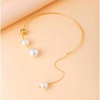 Collier de vetement, alliage de zinc, avec perle de plastique, bijoux de mode & pour femme, doré Environ 5.9 pouce, Vendu par PC