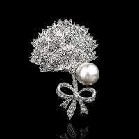 Rhinestone Zinc Alloy Brooch, with Plastic Pearl, fashion jewelry & for woman & with rhinestone 