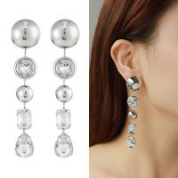 Rhinestone Brass Drop Earring, with Glass Rhinestone & Iron, fashion jewelry & for woman, silver color 