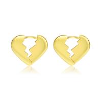 Brass Huggie Anneau d'oreille, laiton, coeur, Placage de couleur d'or, bijoux de mode & pour femme, 14.99mm, Vendu par paire