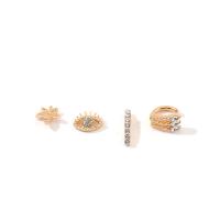 arete de aleación de zinc con diamante de imitación, chapado en color dorado, para mujer & con diamantes de imitación, 3-15mm, Vendido por Set