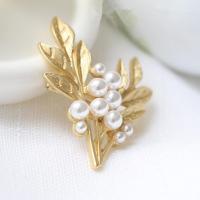 Broche Perle en plastique, alliage de zinc, avec perle de plastique, Placage de couleur d'or, pour femme Vendu par PC