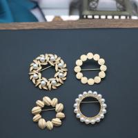 Kunststoff-Perlen-Brosche, Zinklegierung, mit Kunststoff Perlen, goldfarben plattiert, verschiedene Stile für Wahl & für Frau, verkauft von PC
