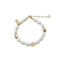 bracelet en laiton de perle d'eau douce cultivée, avec laiton, avec 1.57inch chaînes de rallonge, bijoux de mode & pour femme, blanc Environ 6.3 pouce, Vendu par PC