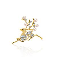 Plastic Pearl Brooch, Brass, with Cubic Zirconia & Plastic Pearl, Deer, gold color plated, Christmas Design & Unisex, golden 