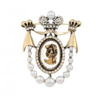 Plastic Pearl Brooch, Zinc Alloy, with Plastic Pearl, gold color plated, Unisex & with rhinestone, white 