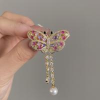 Broche de zircon cubique, laiton, avec perle de plastique, papillon, Placage de couleur d'or, pavé de micro zircon & pour femme Vendu par PC
