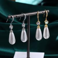 Boucles d'oreilles d'eau douce de Perle , laiton, avec perle d'eau douce cultivée, bijoux de mode & pavé de micro zircon & pour femme, plus de couleurs à choisir Vendu par paire