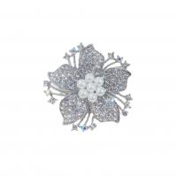 Rhinestone Zinc Alloy Brooch, with Plastic Pearl, plated, for woman & with rhinestone 25-67mm 