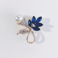 Rhinestone Zinc Alloy Brooch, with Plastic Pearl, plated, for woman & with rhinestone 30-69mm 