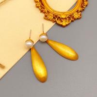 Boucles d'oreilles d'eau douce de Perle , laiton, avec perle d'eau douce cultivée, Plaqué or 18K, bijoux de mode & pour femme, doré Vendu par paire