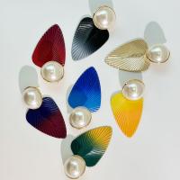 Plastic Pearl Zinc Alloy Earring, with Plastic Pearl, Leaf, gold color plated, fashion jewelry & for woman 