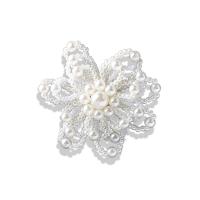 Kunststoff-Perlen-Brosche, Zinklegierung, mit Kunststoff Perlen, Modeschmuck & für Frau, weiß, 65x65mm, verkauft von PC[