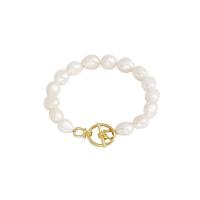 bracelet en laiton de perle d'eau douce cultivée, avec laiton, Plaqué d'or 14K, Naturel & bijoux de mode & pour femme, blanc .5 cm, Vendu par brin