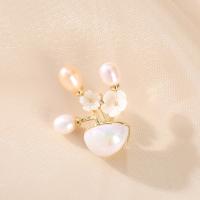 Freshwater Pearl Brooch, Brass, with Freshwater Pearl, Vacuum Ion Plating, fashion jewelry & for woman, golden 