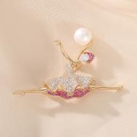 Freshwater Pearl Brooch, Brass, with Freshwater Pearl, Girl, plated, fashion jewelry & micro pave cubic zirconia & for woman, golden 