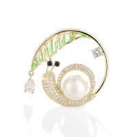 Freshwater Pearl Brooch, Brass, with Freshwater Pearl, Snail, Vacuum Ion Plating, fashion jewelry & micro pave cubic zirconia & for woman, golden 