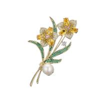 Freshwater Pearl Brooch, Brass, with Freshwater Pearl, Flower, Vacuum Ion Plating, fashion jewelry & micro pave cubic zirconia & for woman 