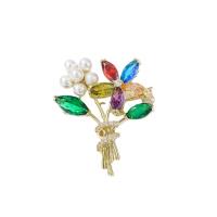 Cubic Zirconia Brooch, Brass, with Plastic Pearl, Flower, Vacuum Ion Plating, fashion jewelry & micro pave cubic zirconia & for woman, gold 