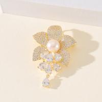Freshwater Pearl Brooch, Brass, with Freshwater Pearl, Flower, Vacuum Ion Plating, fashion jewelry & micro pave cubic zirconia & for woman, gold 