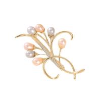 Freshwater Pearl Brooch, Brass, with Freshwater Pearl, Bouquet, Vacuum Ion Plating, fashion jewelry & micro pave cubic zirconia, golden 
