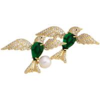 Freshwater Pearl Brooch, Brass, with Freshwater Pearl, Bird, Vacuum Ion Plating, fashion jewelry & micro pave cubic zirconia, golden 