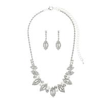 diamantes de imitación Conjunto de joya, pendiente & collar, con Perlas plásticas & metal, chapado en color de plata, para mujer, 5.5cm,3.2cm, longitud:45 cm, Vendido por Set