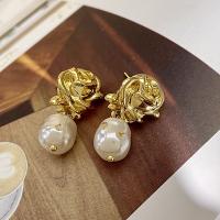 Plastic Pearl Zinc Alloy Earring, with Plastic Pearl, fashion jewelry & for woman, golden, 28mm 