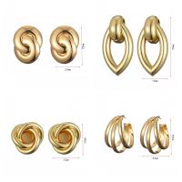 clou d'oreille en fer, Placage de couleur d'or, styles différents pour le choix & pour femme, 15-32mm, Vendu par paire[