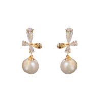 Boucles d'oreilles en laiton zircon cubique, avec perle de plastique, Placage de couleur d'or, bijoux de mode & pavé de micro zircon & pour femme, blanc Vendu par paire