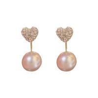 Boucles d'oreilles en laiton zircon cubique pavent, avec perle de plastique, coeur, Placage de couleur d'or, bijoux de mode & pavé de micro zircon & pour femme, blanc Vendu par paire[